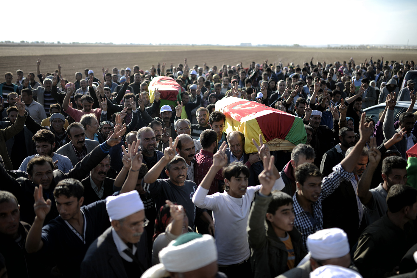 People carry coffins of members of Kurdish YPG who were killed in Syria conflict in Sanliurfa, Turkey, 23 October 2014