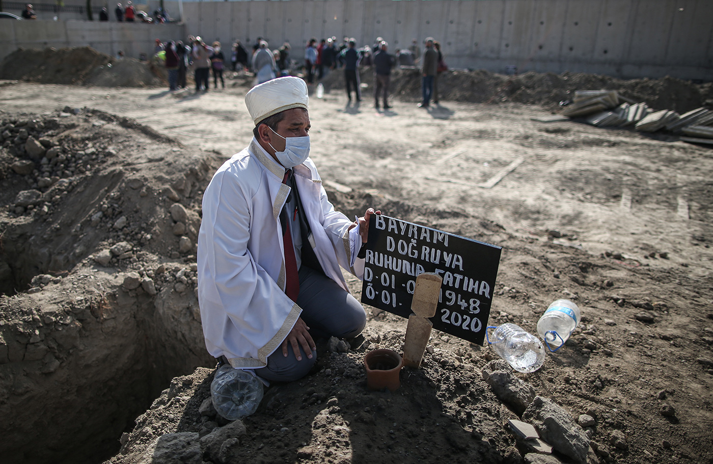 A Imam pray during a funeral ceremony of Bayram Dogruya and Hatice Dogruya  who are found dead under a collapse building after a 7.0 magnitude earthquake in the Aegean Sea, at Bayrakli district in Izmir, Turkey, 01 November 2020. According to Turkish media reports, at least fifty six people died while more than eight  hundreds were injured and dozens of buildings were destroyed in the earthquake.