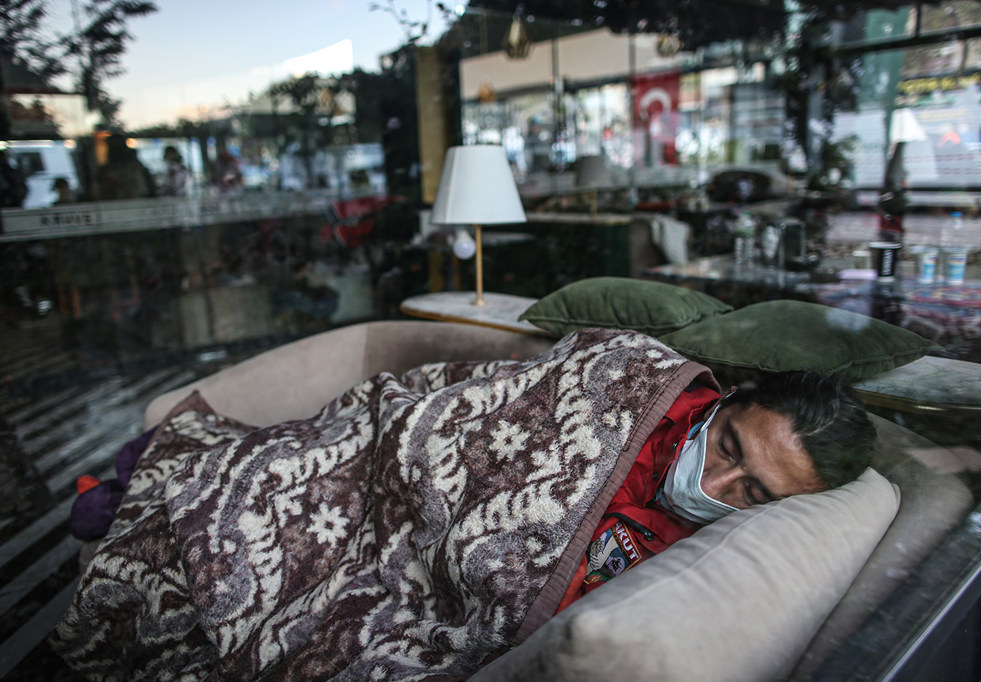A rescue worker sleeps at a cafe after a 7.0 magnitude earthquake in the Aegean Sea, at Bayrakli district in Izmir, Turkey, 01 November 2020. According to Turkish media reports, at least forty nine people died while more than eight  hundreds were injured and dozens of buildings were destroyed in the earthquake.