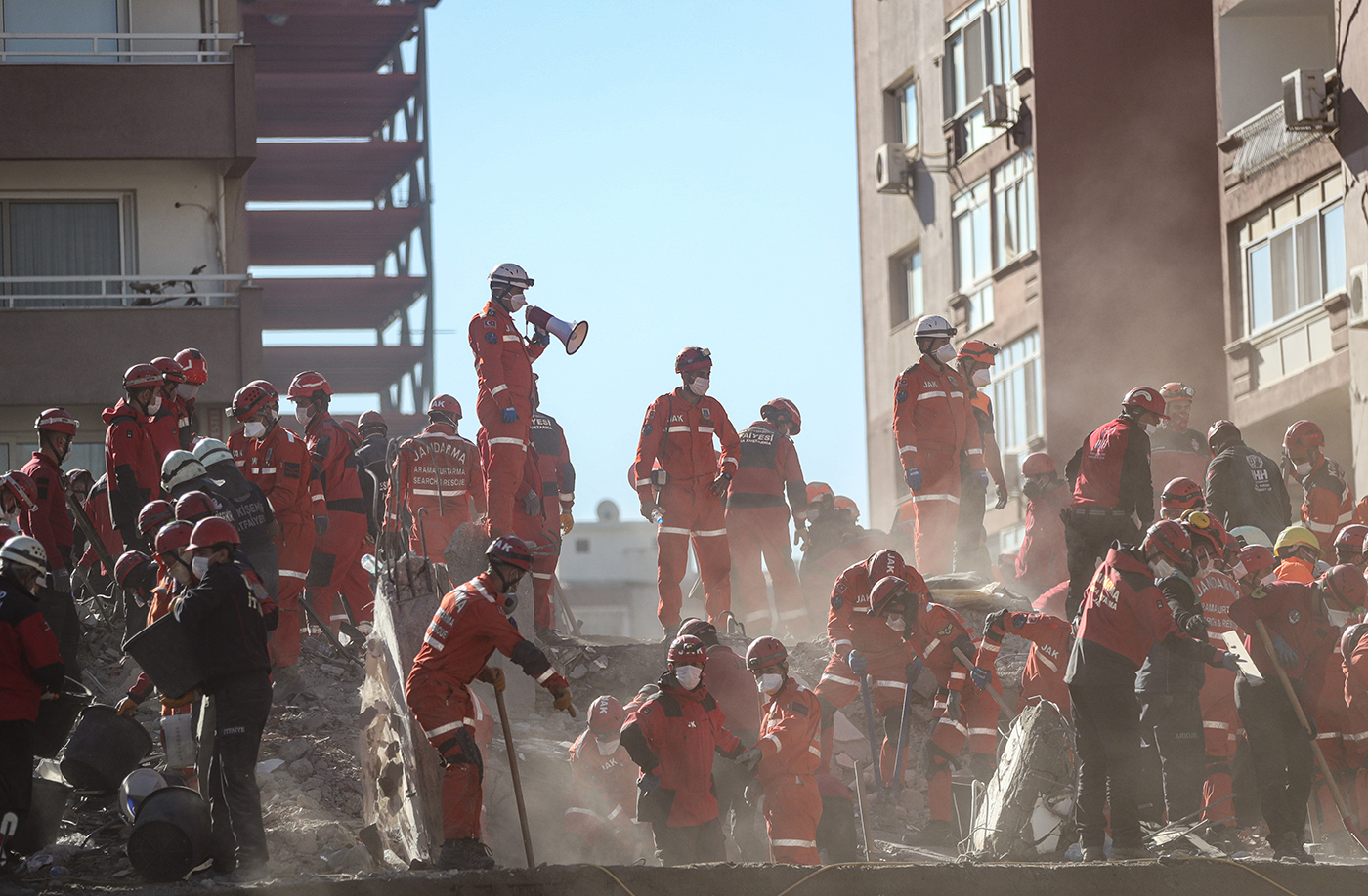 Rescue workers search for survivors at the site of a collapsed building after a 7.0 magnitude earthquake in the Aegean Sea, at Bayrakli district in the Aegean Sea, at Bayrakli district in Izmir, Turkey, 02 November 2020. According to Turkish media reports, at least 85  people died while more than eight  hundreds were injured and dozens of buildings were destroyed in the earthquake.