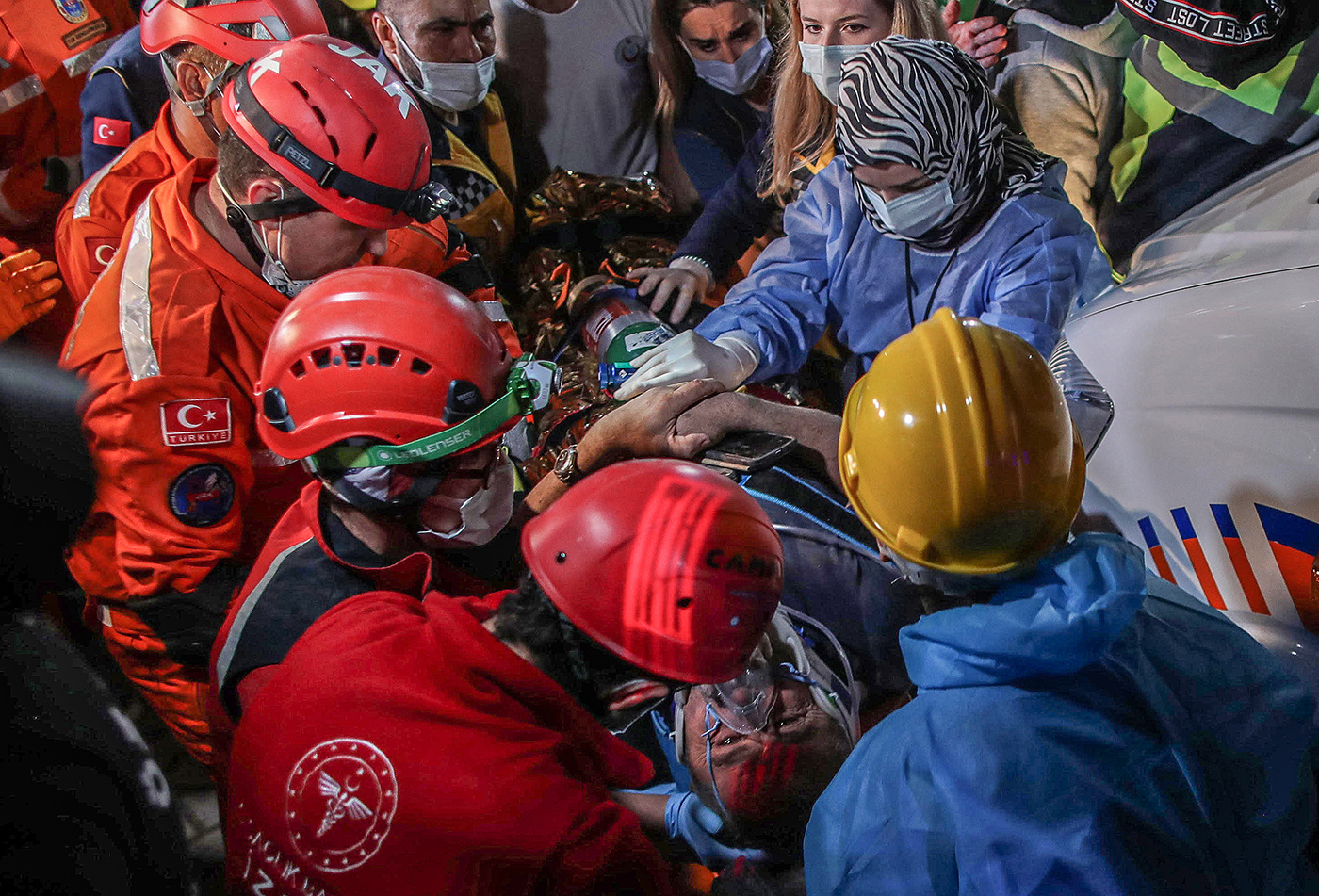 Rescue workers and people carry a wounded person who was rescued from a collapsed building after a 7.0 magnitude earthquake in the Aegean Sea, at Bayrakli district  in Izmir, Turkey, 30 October 2020. According to Turkish media reports, at least twelve people died while more than six hundreds were injured and dozens of buildings were destroyed in the earthquake.  EPA-EFE/ERDEM SAHIN