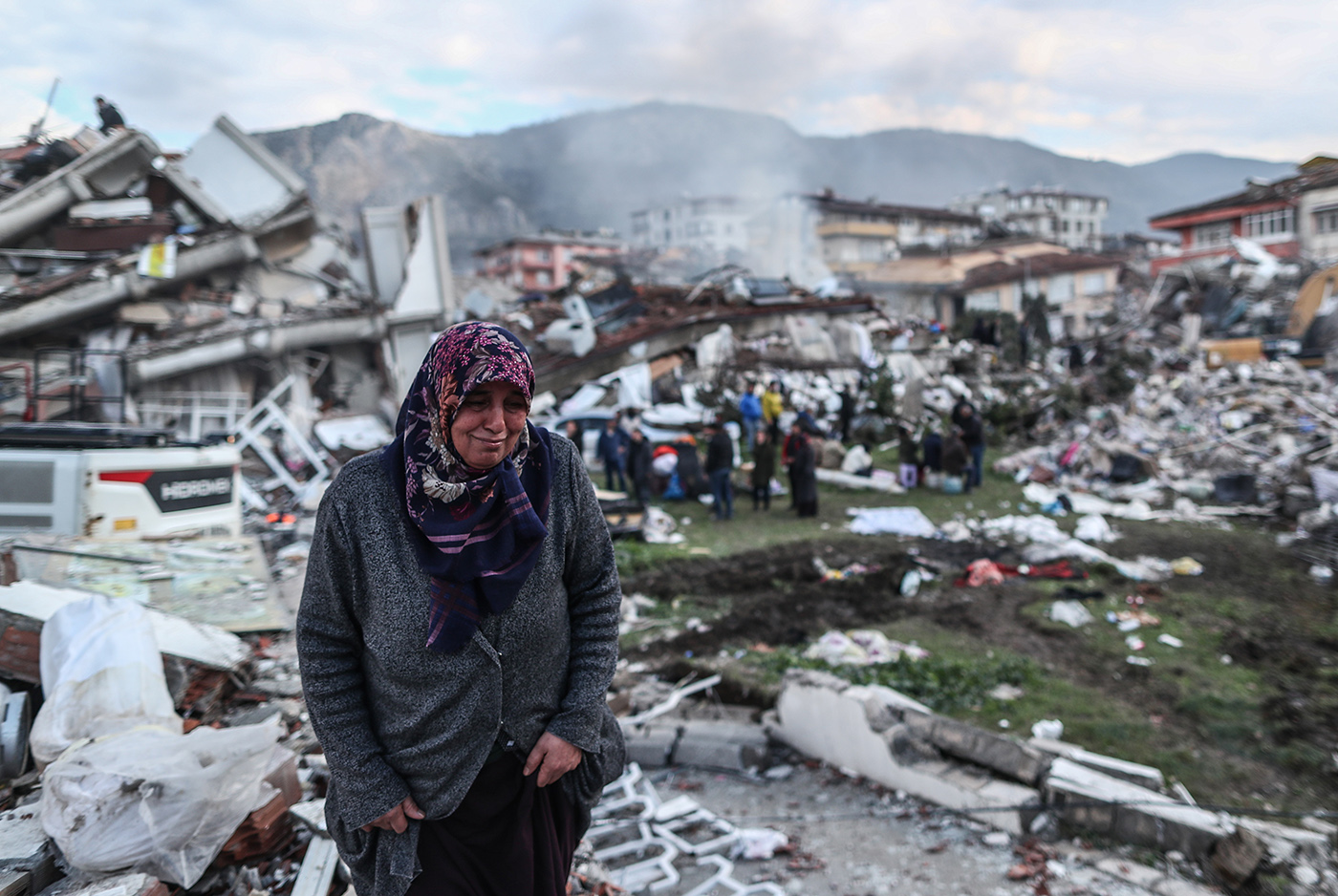 People search their relatives at the site of a collapsed building after an earthquake in Hatay, Turkey, 07 February 2023. According to the US Geological Service, an earthquake with a preliminary magnitude of 7.8 struck southern Turkey close to the Syrian border. The earthquake caused buildings to collapse and sent shockwaves over northwest Syria, Cyprus, and Lebanon. Thousands of people have died and more than seven thousand have been injured in Turkey, according to AFAD, Turkish Disaster and Emergency Management Presidency.